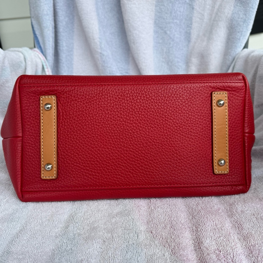 GUC Dooney & Bourke Shoulder (Hobo Style) Bag in Red Pebbled Leather. - Picture 4 of 7